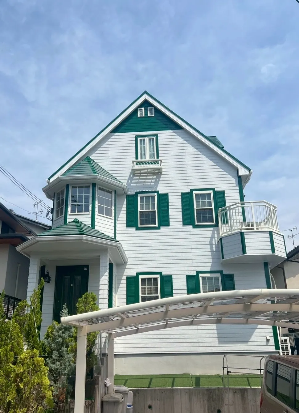 緑の丘の大きなお家